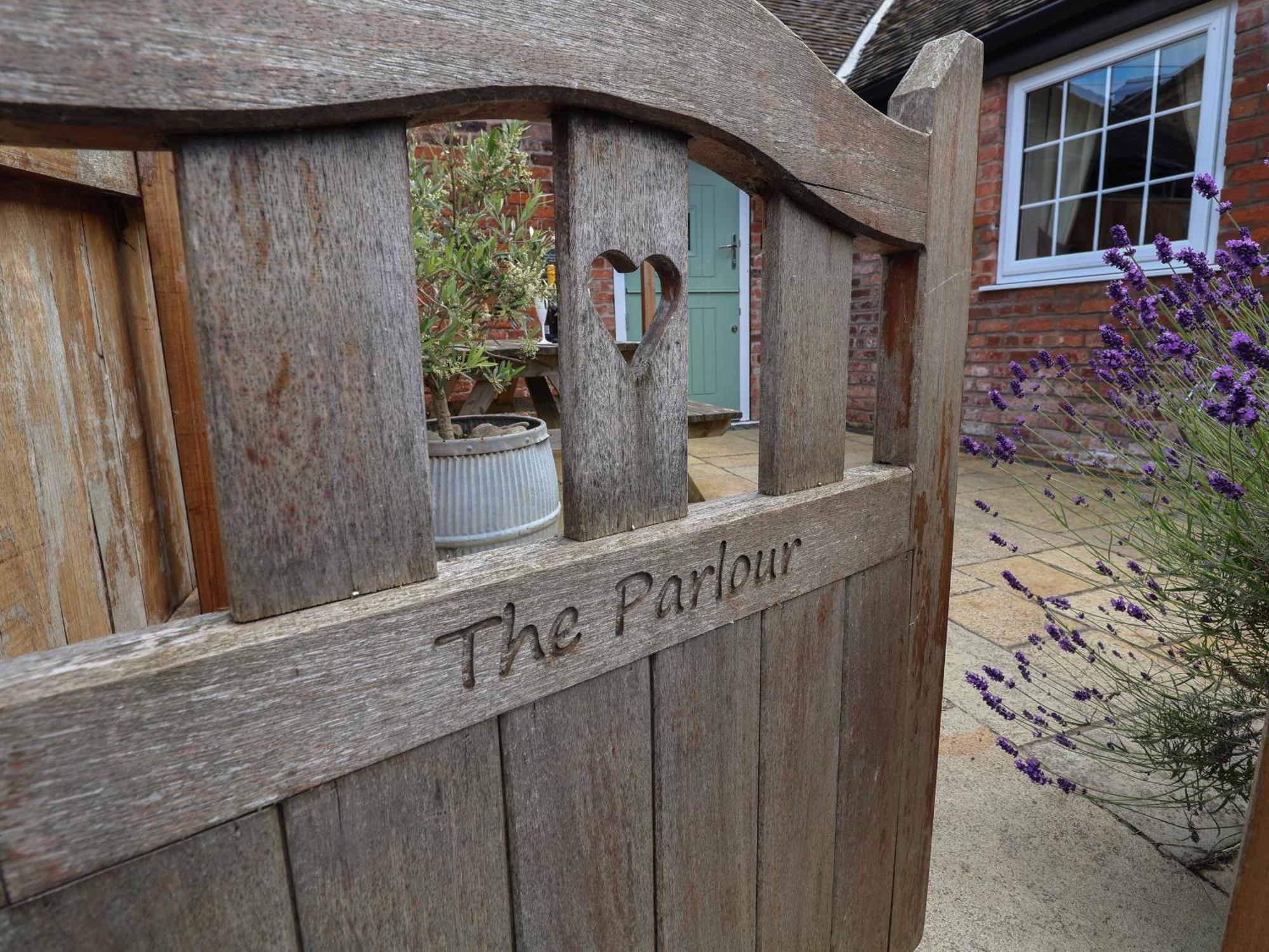 The Parlour Villa Chester Exterior photo